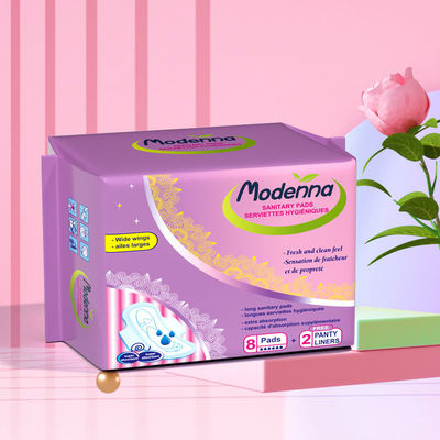 Femmes utilisant les protections sanitaires d'utilisation quotidienne respirables une coutume jetable de catégorie