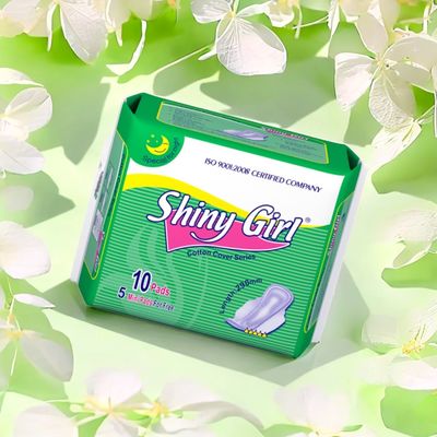 Un bon prix. Des serviettes hygiéniques en coton pour la nuit avec un logo personnalisé en ligne